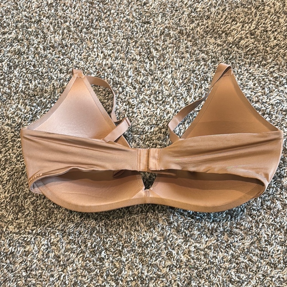 SKIMS Tan Seamless T-Shirt Bra - Picture 2 of 8